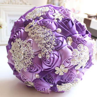 Purpurowy diamentowy perła fotostarzenie układ dekoracji twórczy gospodarstwa kwiaty - Strona 1